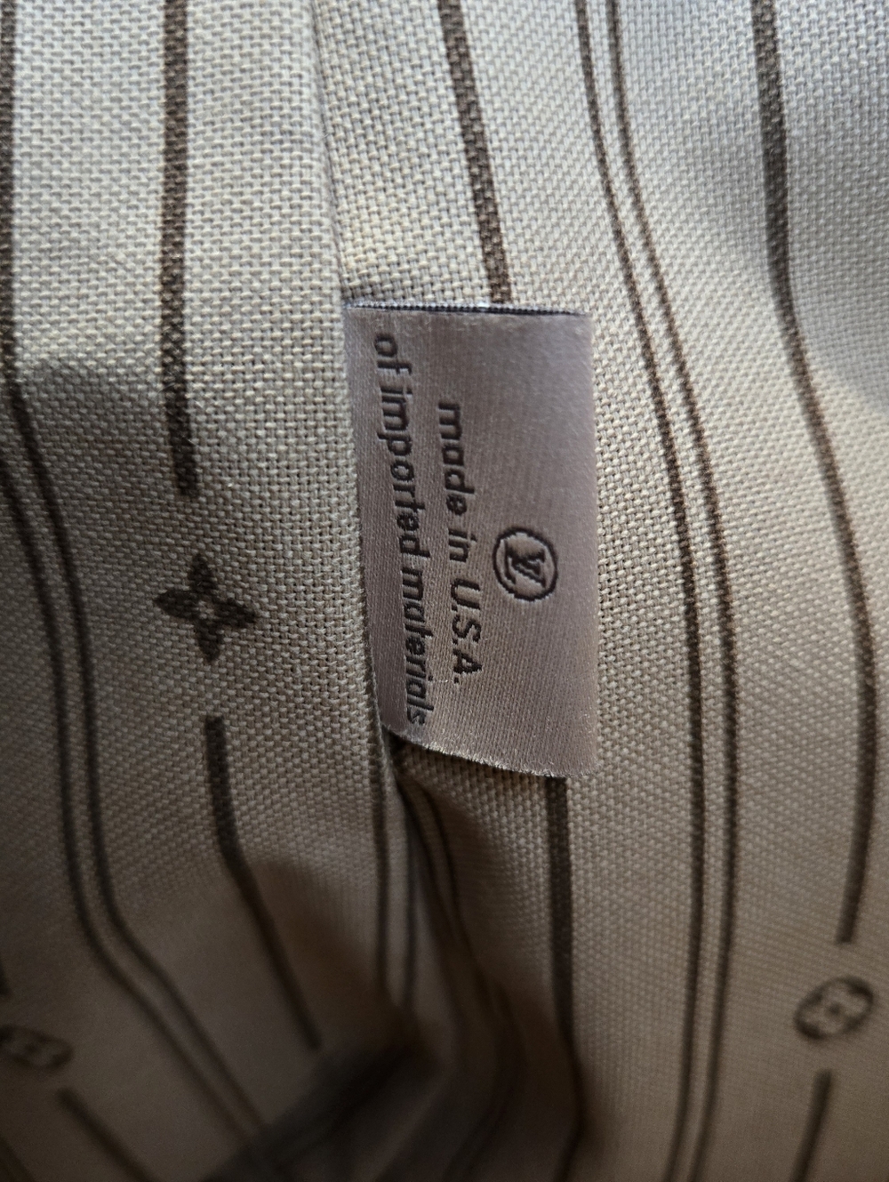 Authentic Louis Vuitton Delightful MM in classic Monogram canvas  - Picture 10 of 15